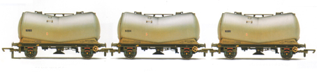 B.R. Vee Tank Wagons - Three Wagon Pack (Weathered)