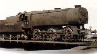 1942 SR Bulleid Austerity Class Q1 0-6-0 Train Stamp Keyring Loco 100 