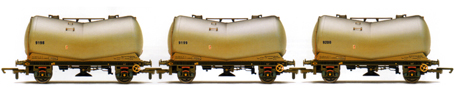 B.R. Vee Tank Wagons - Three Wagon Pack (Weathered)